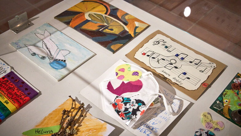 Über 700 Karten mit den verschiedensten Motiven sind bei den Initiatoren der Ausstellung eingegangen.