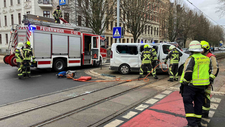 Drei Frauen verletzt bei Unfall mit Straßenbahn in Görlitz