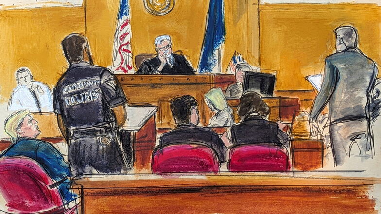 Die Gerichtszeitung - Fotos waren im Saal nicht erlaubt - zeigt Trump (l.), während der Geschworene Nr. 1 die Schuldsprüche verkündet und Richter Juan Merchan zuhört.