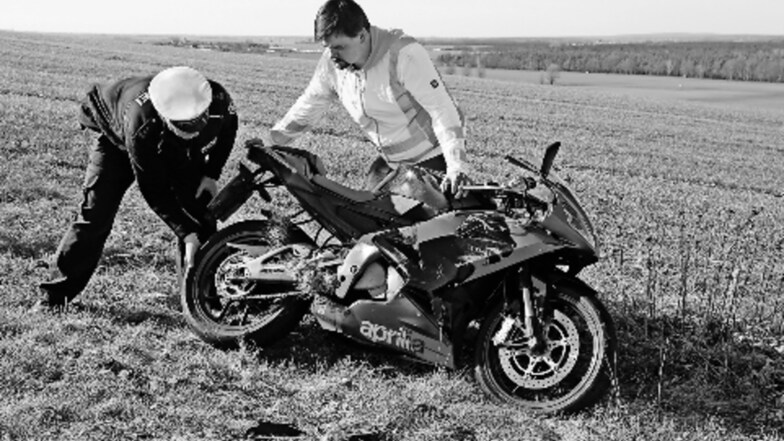Vor etwa genau einem Jahr ereignete sich der tragische Unfall, bei dem ein 17-jähriger Motorradfahrer ums Leben kam. Der Verkehrsunfalldienst der Polizei (Foto) nahm noch vor Ort die Ermittlungen auf.