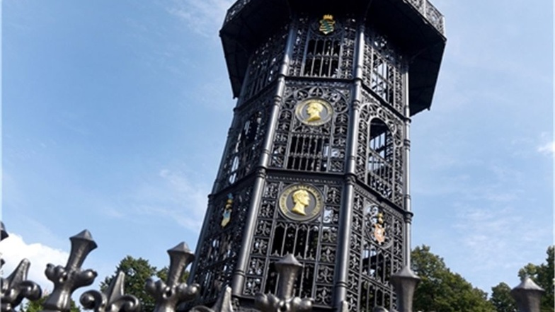 Kein anderer Ort in Europa hat einen solchen Turm, der aus 70 Tonnen Gusseisen zusammengepuzzelt wurde.