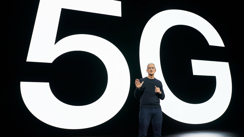 Tim Cook, Chef (CEO) von Apple, kündigt in einer Videoübertragung aus dem Apple Park in Cupertino eine neue iPhone-Generation an.