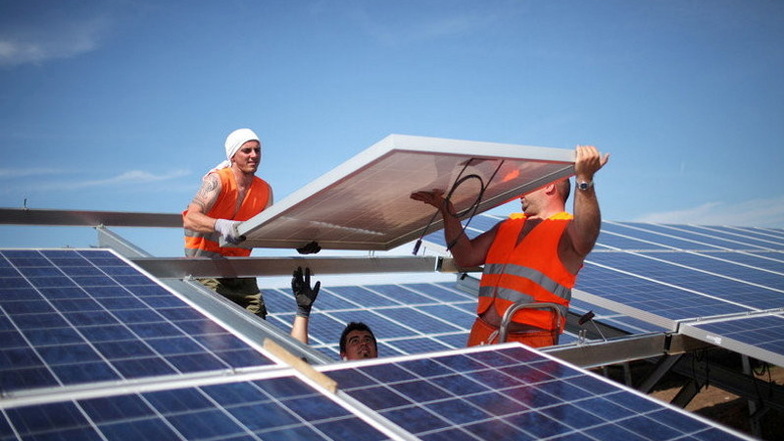 Radeberg lässt Solaranlagen auf allen Hausdächern zu