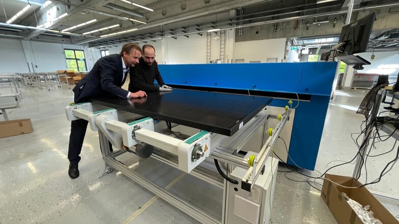 "Sunmaxx" in Ottendorf-Okrilla hat Produktion von neuartigen Solarmodulen gestartet
