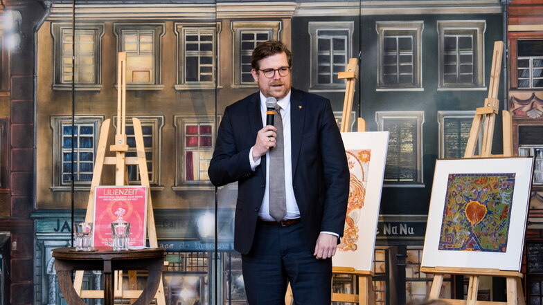 Kulturbürgermeister Benedikt M. Hummel dankte dem Ideenfluß-Verein für sein Engagement rund um das Böhme-Jubiläum.