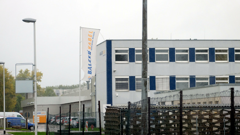 Die Unternehmensspitze des Kabelwerks Balzer in Meißen warnt davor, dass die Forderungen der Gewerkschaft den Bestand des Werkes gefährden.