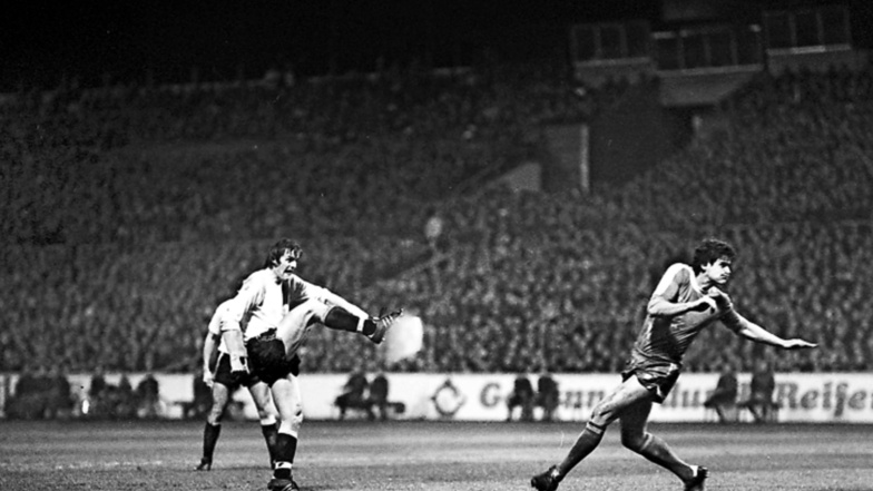 Udo Schmucks Kracher gegen Ferencvaros Budapest stellte 1976 die Weichen für das Erreichen des Viertelfinales im Europacup der Landesmeister. Am 21. März wird der Schütze über die Spiele aus jener Zeit erzählen.
