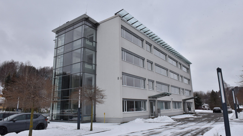 Die ehemalige Mittelschule in Bärenstein soll wieder ein Haus der Kinder werden, zumindest auf zwei Etagen. Ziel ist Frühjahr. 