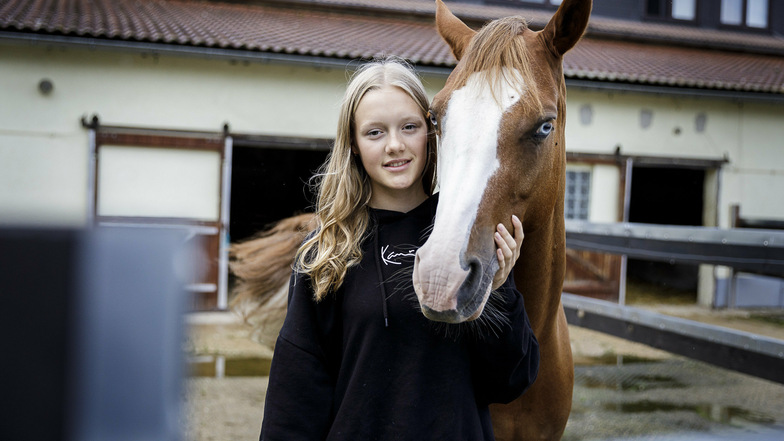 Anna-Lena Frenzel mit ihrem Pferd Heavy. Der zehnjährige Hengst ist ein Deutsches Reitpony.