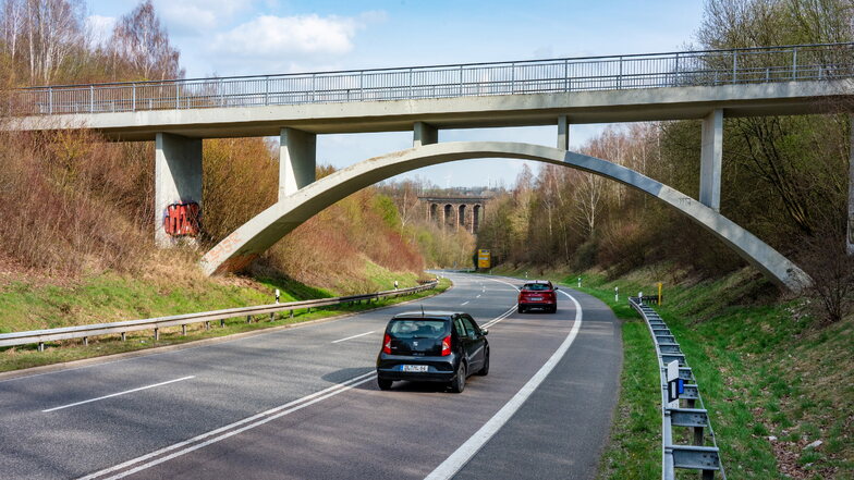 Die Umgehungsstraße von Waldheim in Richtung Hartha ist vor mehr als 30 Jahren gebaut worden, um den Verkehr aus der Innenstadt zu bringen.
