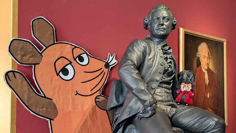Im Rahmen des „Türen auf mit der Maus“-Tages durchstöbert die Kult-Figur am 3. Oktober zusammen mit Hamster Hilmar und Museumspädagogen Johannes Pilz das Lessing-Museum.