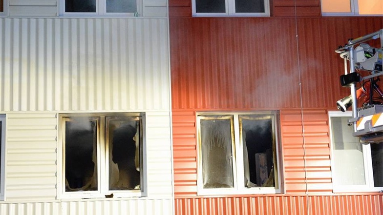 Der Raum brannte aus, der Rauch verbreitete sich im gesamten Gebäude.