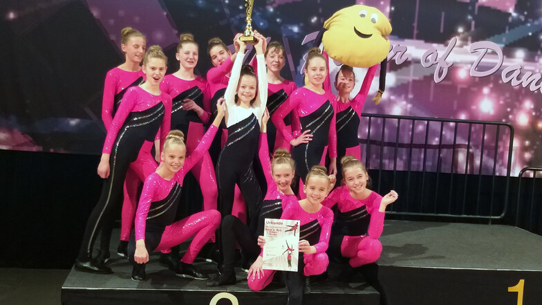 Holten bei der Deutschen Meisterschaft im Rock ’n’ Roll-Girl-Formationstanzden zweiten Platz: Die Formation Smileys des WelWel Sport- und Tanzvereins Döbeln.