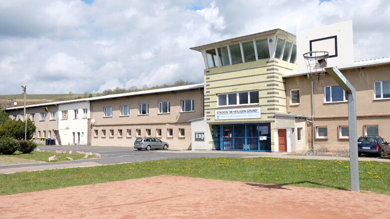 Das Stadiongebäude im Heiligen Grund. Hier sollen Räume für einen besonderen Bildungsweg an der Pestalozzi-Oberschule hergerichtet und ausgestattet werden.