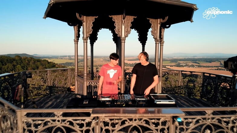 Das DJ-Duo "Kyau & Albert" hat auch schon auf dem Gusseisernen Turm aufgelegt. Beim Stadtfest gehört ihr Auftritt zu den Highlights.