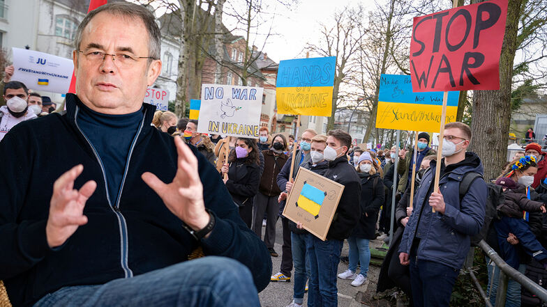 Seit über 20 Jahren hält Peter-Paul Straube aus Bautzen Kontakte in die Ukraine. Bekannte sind zu Freunden geworden, an die er jetzt besonders denkt. Bundesweit bewegt der Konflikt im Osten die Menschen, auf Demos wird gegen den Krieg protestiert.