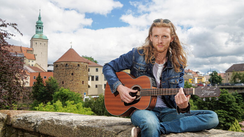 Musiker Lex Henrikson lädt dazu ein, mit ihm gemeinsam besondere Orte Bautzens entdecken.