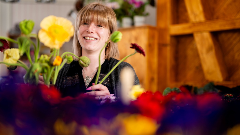 Linda Kinzel ist die neue Floristin in Rammenau. Die junge Frau setzt mit dem Blumenpavillon eine Familientradition fort.