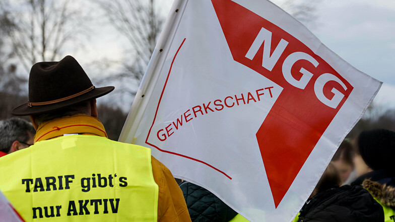 Der Streik bei der Lausitzer Früchteverarbeitung in Sohland/Spree geht weiter. Das hat die Gewerkschaft NGG am Freitag angekündigt.