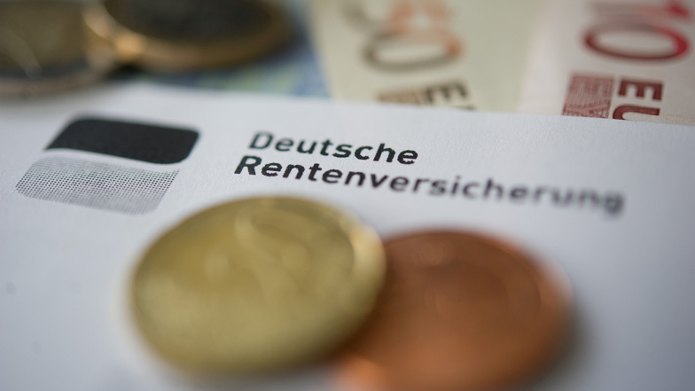 Das Ifo-Institut Dresden sieht Rentnerinnen und Rentner mit Ost-Einkommen in Zukunft schlechter gestellt.