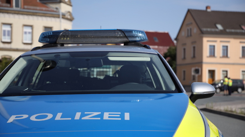 Eine Polizeistreife in Riesa. Am Dienstag stellten Riesaer Polizisten einen Mann unter Alkohol und Drogen.