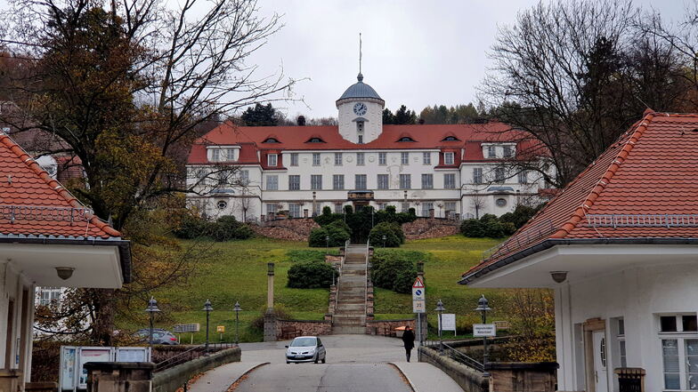 Für Besucher noch immer kein Zutritt: Das gilt für die Klinik in Bad Gottleuba ebenso wie für die in Berggießhübel.