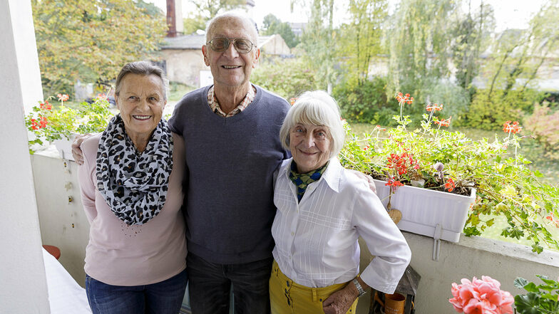 Annelies Kuban (rechts) rettete ihrem Bruder Karl-Heinz mit einer Stammzellspende das Leben. Darüber freut sich auch dessen Ehefrau Gisela.