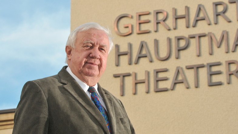Zittaus ehemaliger Oberbürgermeister Jürgen Kloß engagiert sich auch fürs Gerhart-Hauptmann-Theater.