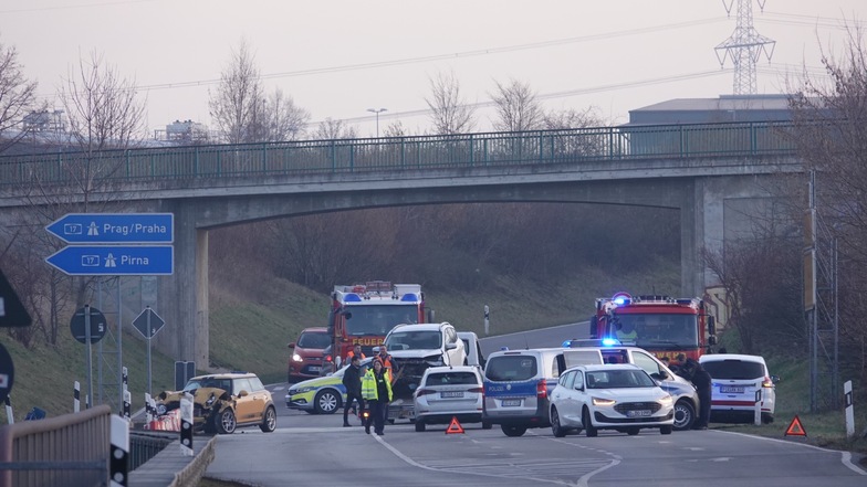 A17: Schwerer Unfall an der Anschlussstelle Heidenau