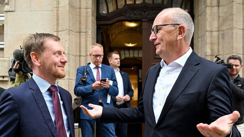 Die Ministerpräsidenten von Brandenburg, Dietmar Woidke (r.), und Sachsen, Michael Kretschmer, kennen sich schon seit Jahren.