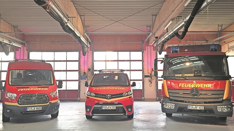 Einsatzleitwagen, Mannschaftstransporter, Basis-Lkw: Aufgrund einer großen Investition hat sich der Fuhrpark der Freiwilligen Feuerwehr Pirna deutlich erweitert.