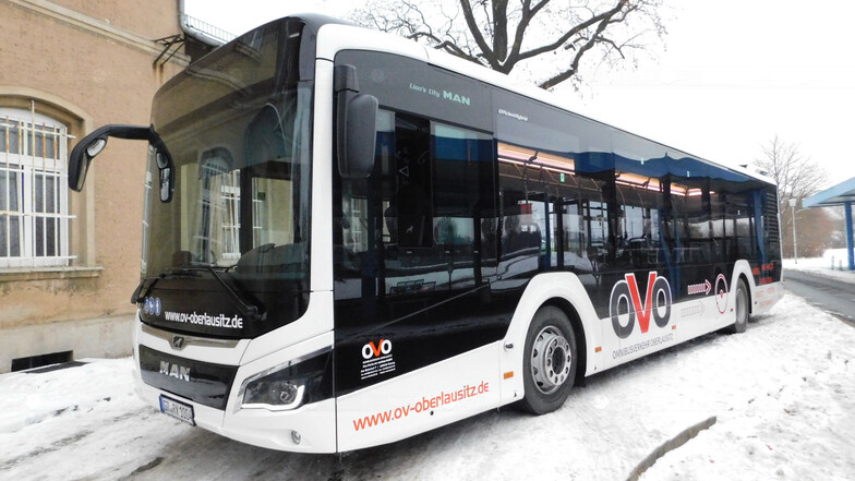 So sehen sie aus, die 35 neuen Busse, die künftig im Streckennetz im nördlichen und mittleren Landkreis durch
moVeas und seine Marke OVO eingesetzt sind. Für die sparsamen und ökologischen Hybrid-Busse investierte das Verkehrsunternehmen zehn Millionen Eu