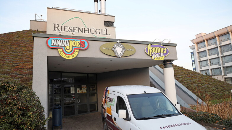 In Riesa ist der Riesenhügel für gastronomische Angebote bekannt. Jetzt soll hier ein Testzentrum entstehen.
