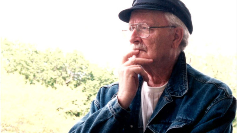 Jack Kamieński 2005 in seiner Heimat Kanada, wo er als Zeichner, Illustrator und Journalist arbeitete. Das Foto entstand, kurz nachdem seine Memoiren erschienen waren. Franziska war kurz zuvor gestorben. 2006 verschied auch Jack Kamienski.