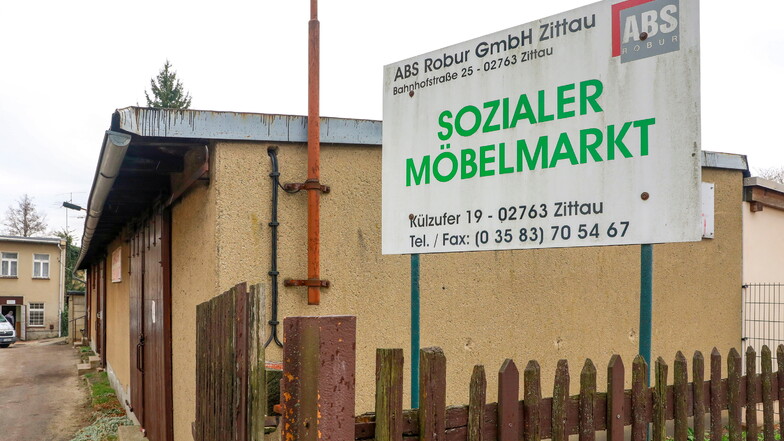 Der soziale Möbelmarkt befindet sich am Külzufer 19 in Zittau. Doch die Stadt hat den Mietvertrag mit der ABS Robur gekündigt - wegen baulicher Mängel.