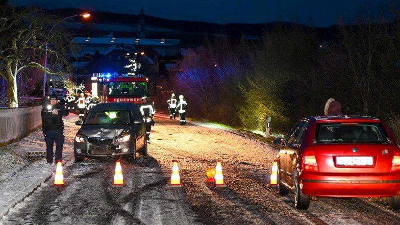 Wegen eines Schneeglätte-Unfalls kam es am frühen Dienstagmorgen auch in Oderwitz zu Verkehrsbehinderungen.