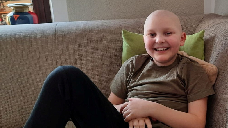Ben Tasche aus Bernstadt freut sich auf ein paar Tage zu Hause ohne Klinikatmosphäre und Therapie. Seit der Blutkrebs zurück ist, kämpft der Neunjährige darum, wieder gesund zu werden.