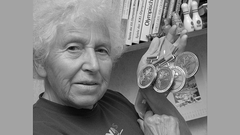 Im Sommer 2005 erkämpfte Ursel Förster drei Goldmedaillen und eine silberne bei den Senioren-Weltmeisterschaften der Leichtathletik in Kanada. Jetzt ist sie im Alter von 97 Jahren gestorben.