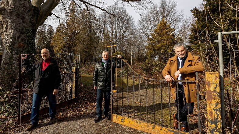 Drei Männer, ein Plan: Ortsvorsteher Wolfgang Schneider (Mitte), sein Vize Jürgen Schaufuß, und Freitals Bürgermeister Uwe Rumberg.