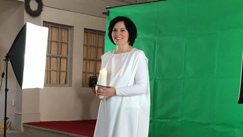Einer der drei Engel zur Christvesper am Heiligabend in der Kirche in Oßling ist Cornelia Gerber. Sie kommt extra aus Hannover in ihren Heimatort.