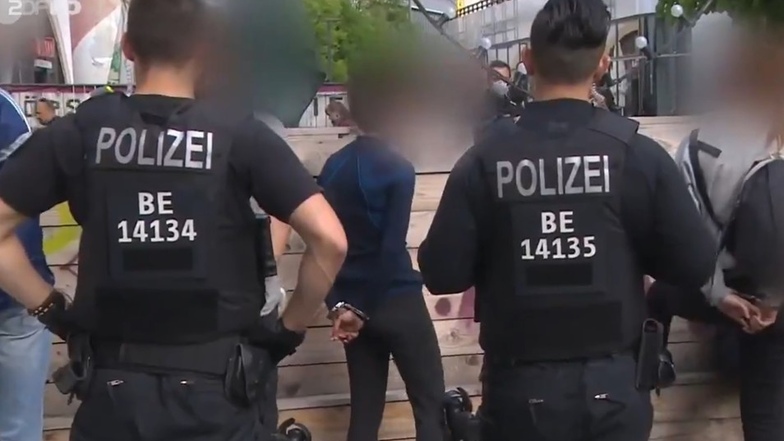 Screenshot aus einem ZDF-Bericht über den Angriff in Berlin. Sechs Angreifer wurden festgenommen.
