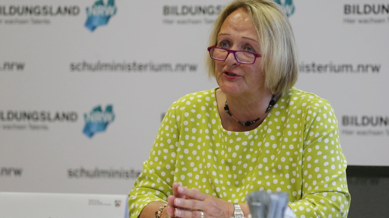 Sabine Leutheusser-Schnarrenberger, ehemalige Bundesministerin der Justiz und Antisemitismus-Beauftragte des Landes Nordrhein-Westfalen, spricht auf einer Pressekonferenz.