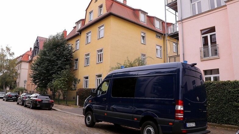 In diesem Haus in Dresden-Löbtau fanden die Polizeibeamten am Dienstag den leblosen Körper der 53-Jährigen.