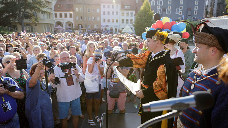 Deutsche und Polen leben und feiern gemeinsam in Görlitz und Zgorzelec. Das deutsche Altstadtfest findet zeitgleich mit dem polnischen Jakuby-Fest statt.