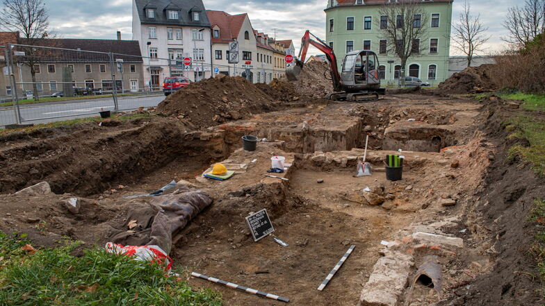 Ein Fest für die Archäologen: Im vergangenen Winter wurden sie bei Ausgrabungen auf dem Gelände des ehemaligen Sachsenhofes auf der Meißner Straße/ Mozartallee fündig.