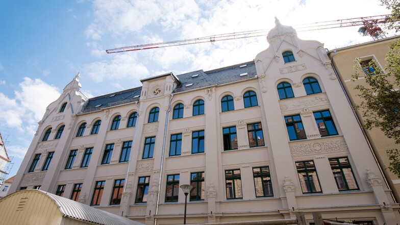 Das ist die frisch sanierte Fassade des Gebäudes Salomonstraße 10/11/12 in Görlitz.