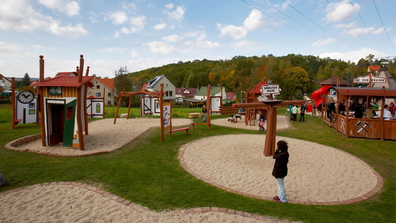 Vor elf Jahren wurde der Spielplatz "Burgkania" am Schloss Burgk in Freital eingeweiht. Nun wird er umgestaltet.