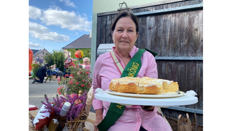 Die Gewinnerin des Apfelkuchenwettbewerbs war Kerstin Pitro. Alle Kuchen wurden anschließend für einen guten Zweck verkauft.