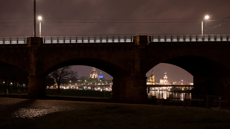 Dresdner Albertbrücke bleibt nachts dunkel