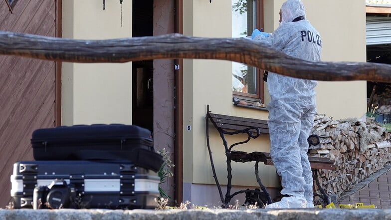 In diesem Freitaler Einfamilienhaus wurde am 22. April 2024 eine Frau tot aufgefunden. Die Ermittlungen dauern an, ein Mann sitzt in Untersuchungshaft.